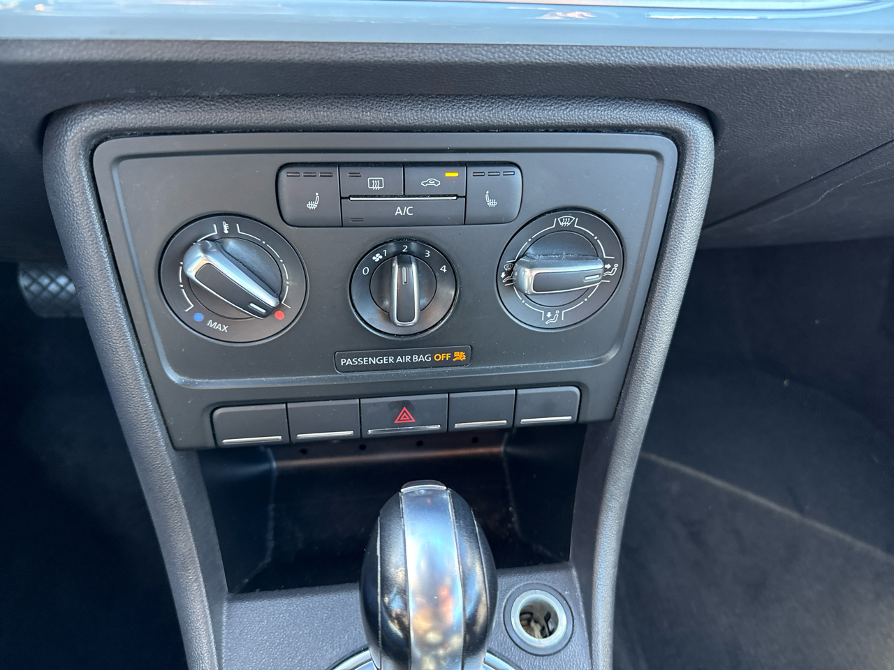 Volkswagen Beetle Convertible 2dr Auto 2.5L 2013