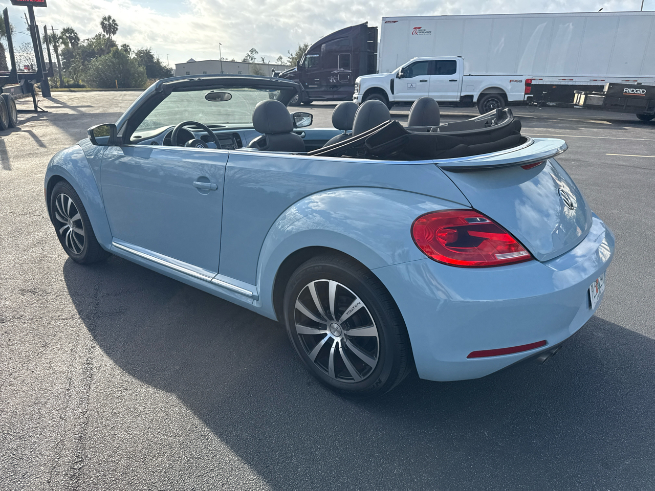 Volkswagen Beetle Convertible 2dr Auto 2.5L 2013