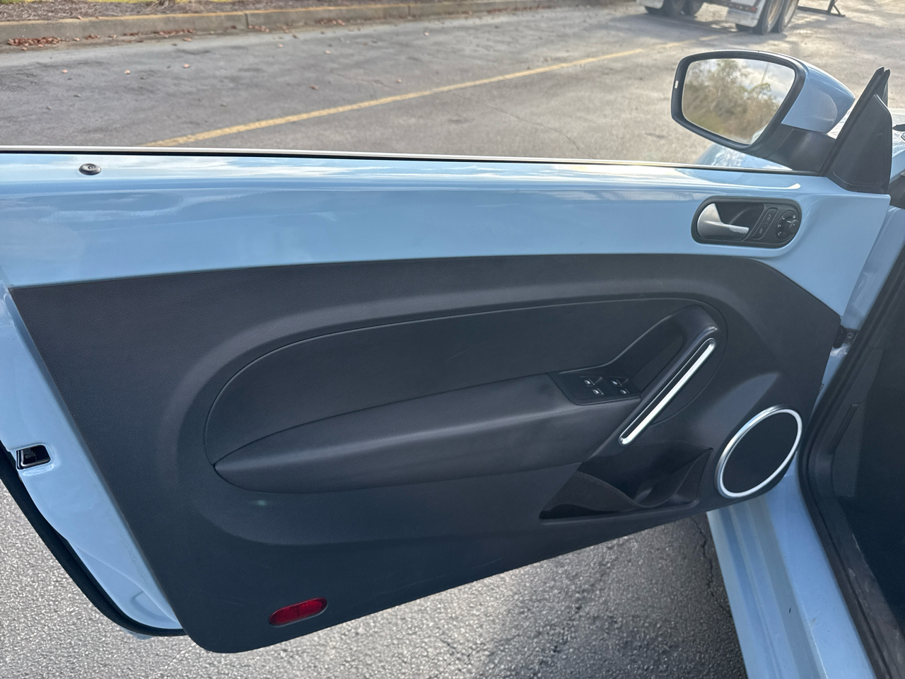 Volkswagen Beetle Convertible 2dr Auto 2.5L 2013