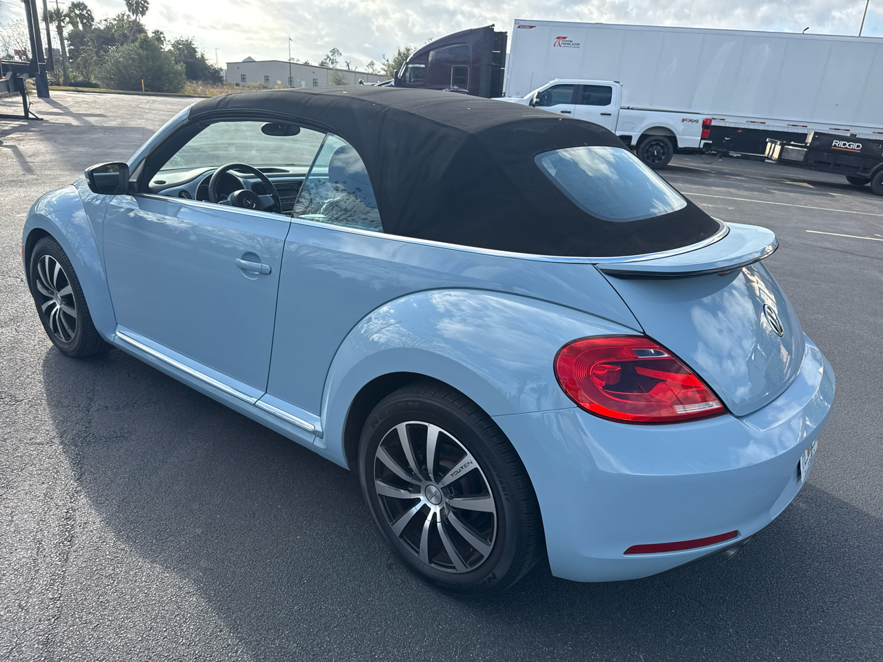 Volkswagen Beetle Convertible 2dr Auto 2.5L 2013