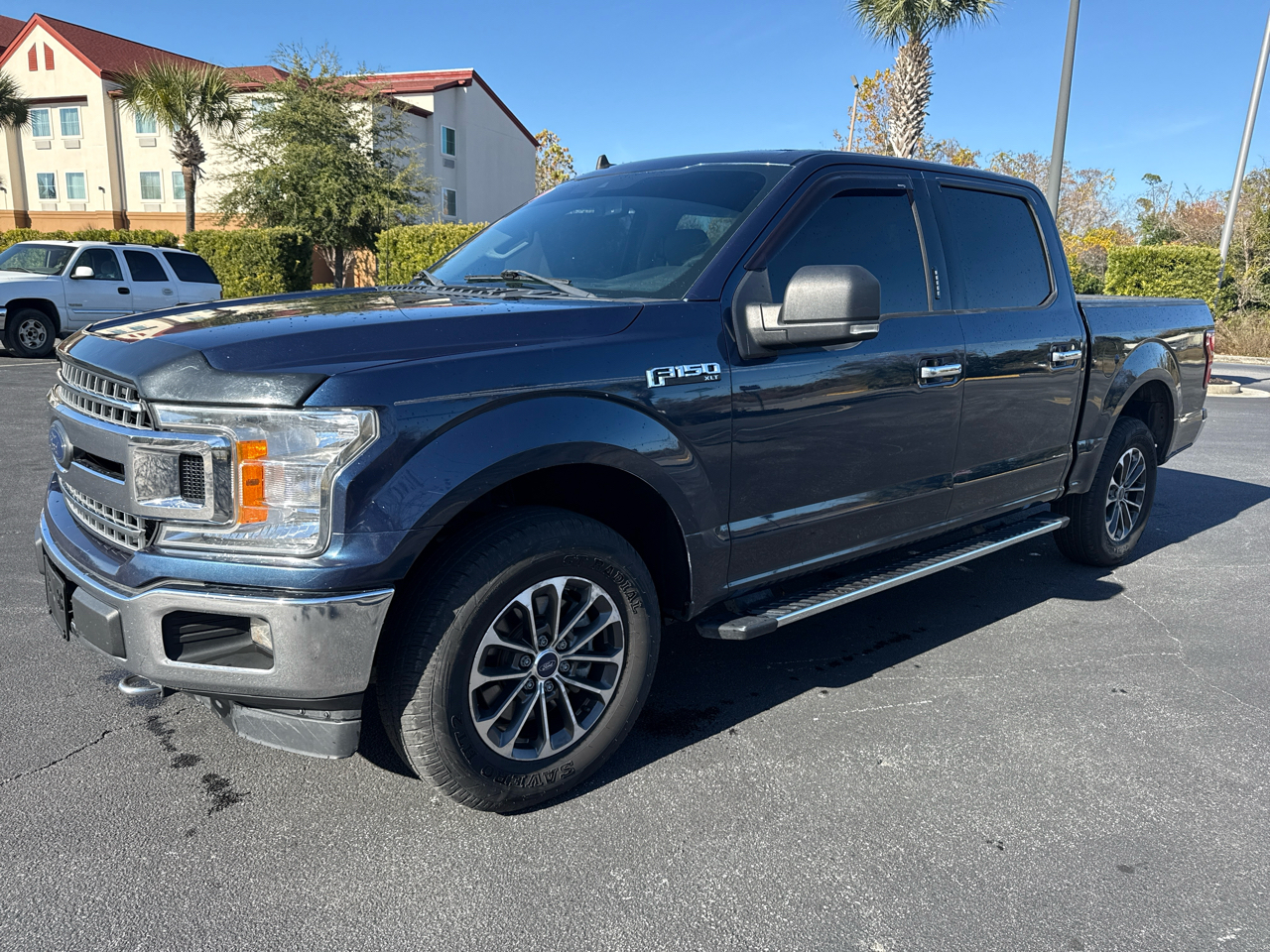 Ford F-150 XLT SuperCrew Short Bed 4WD 2019