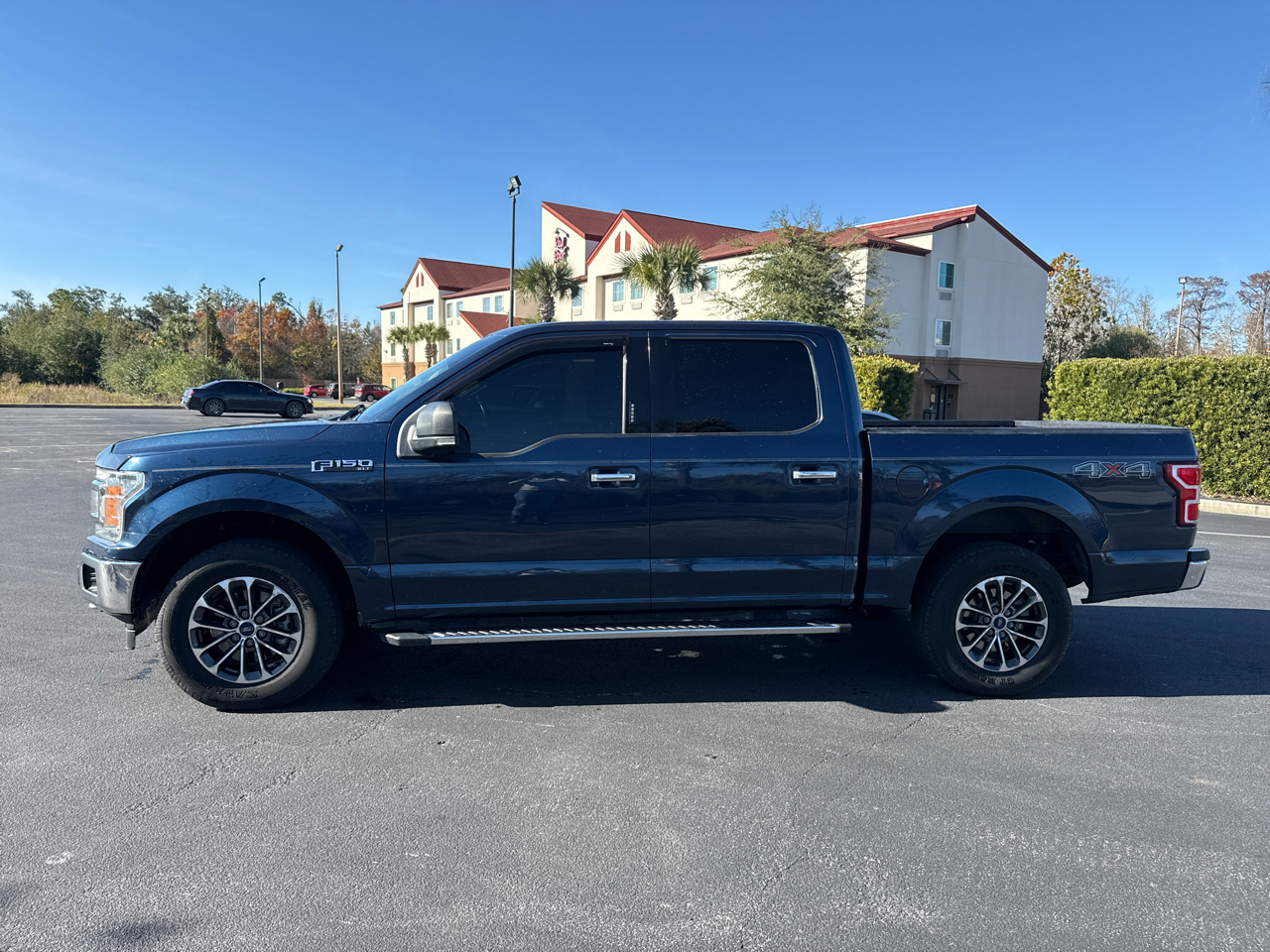 Ford F-150 XLT SuperCrew Short Bed 4WD 2019
