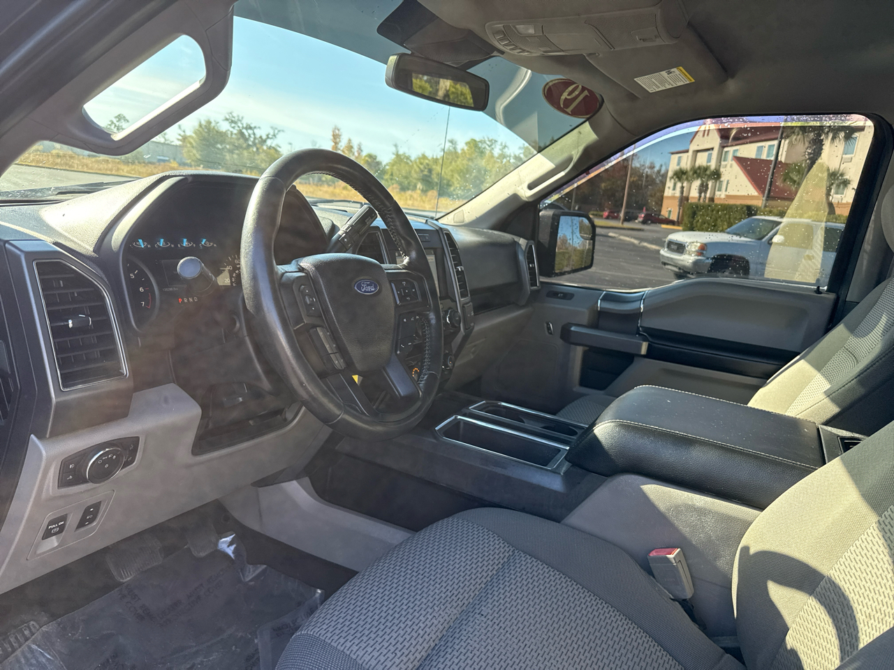 Ford F-150 XLT SuperCrew Short Bed 4WD 2019
