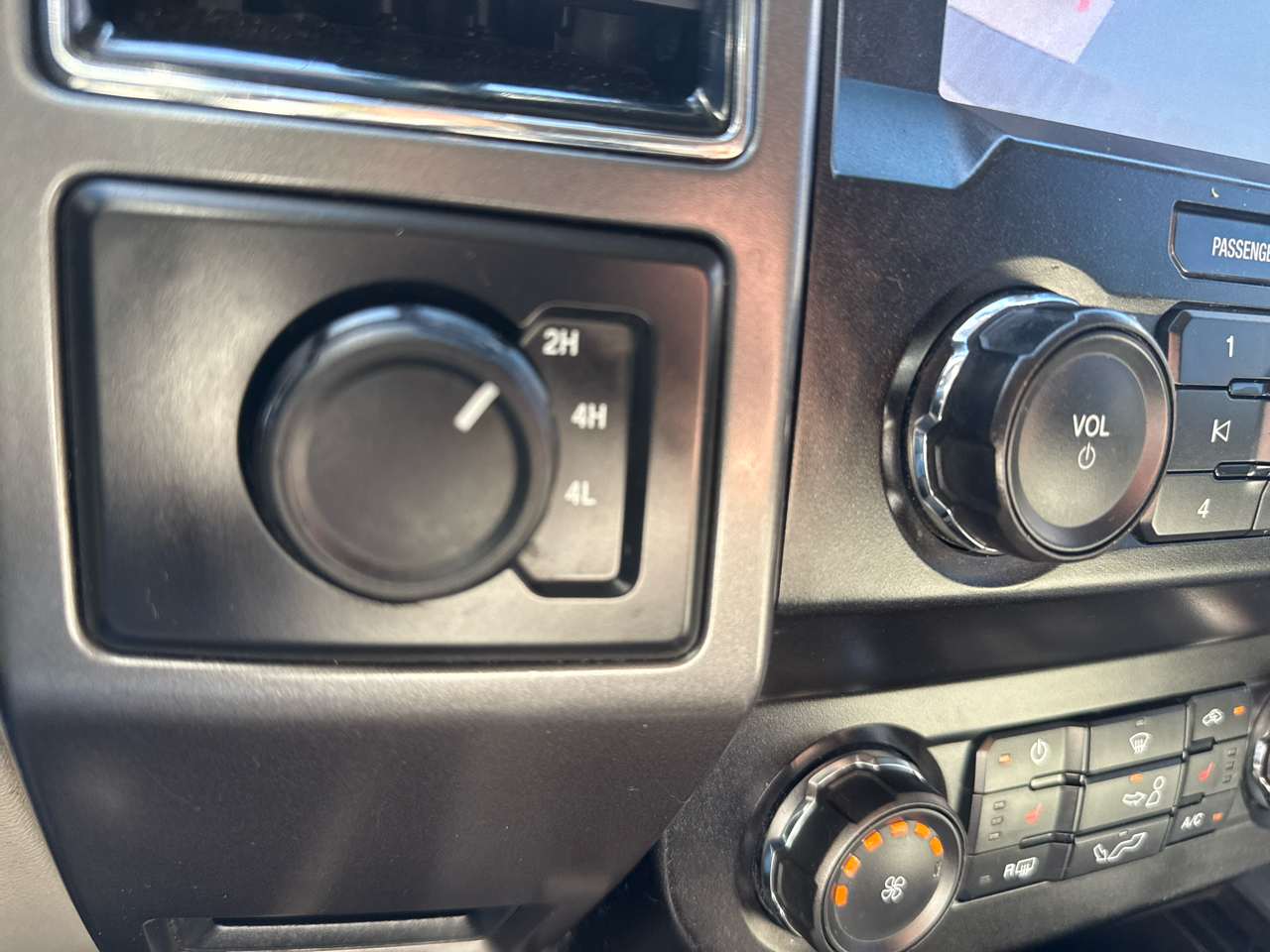 Ford F-150 XLT SuperCrew Short Bed 4WD 2019