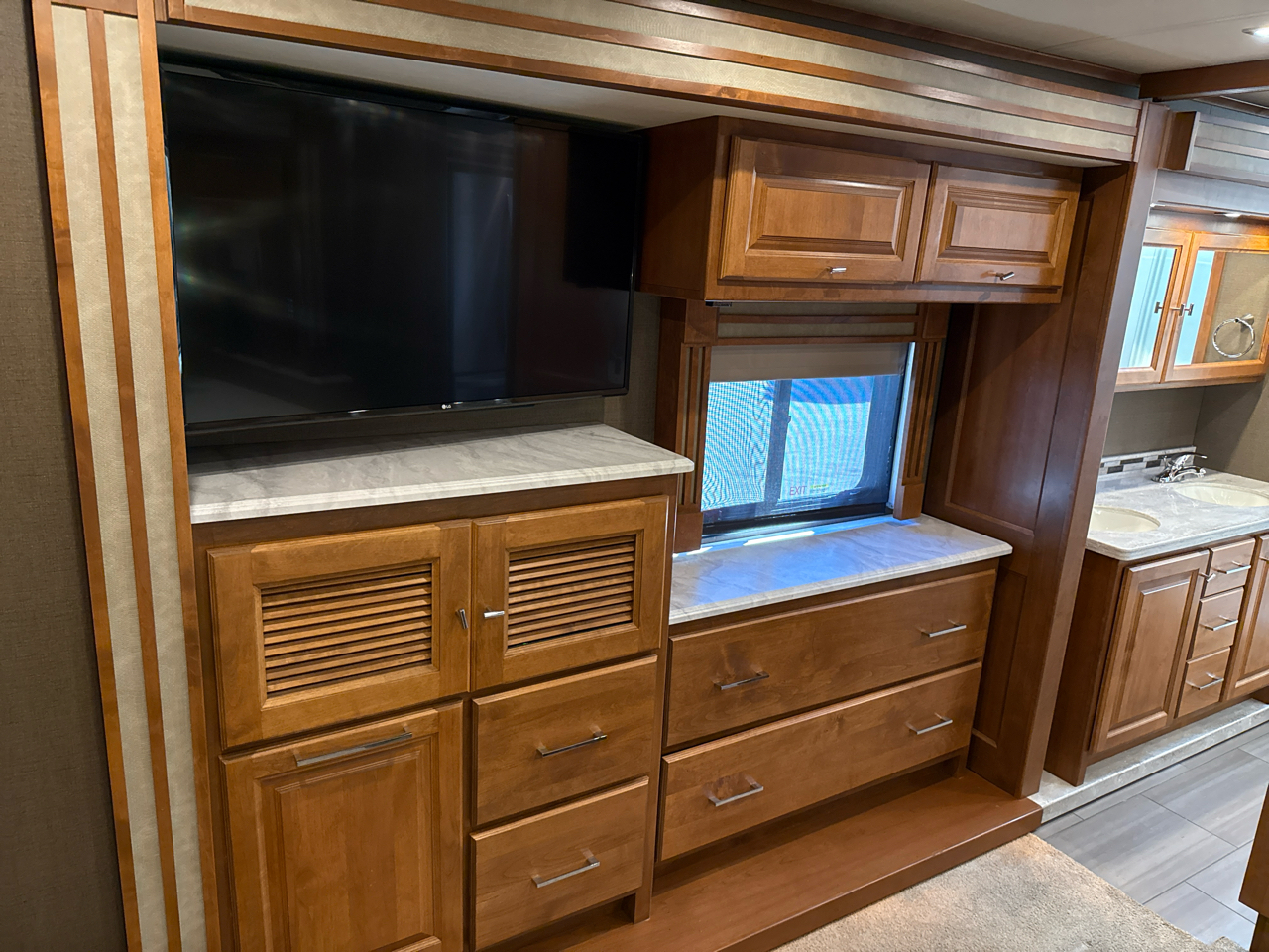 Tiffin Motorhomes Allegro  2019