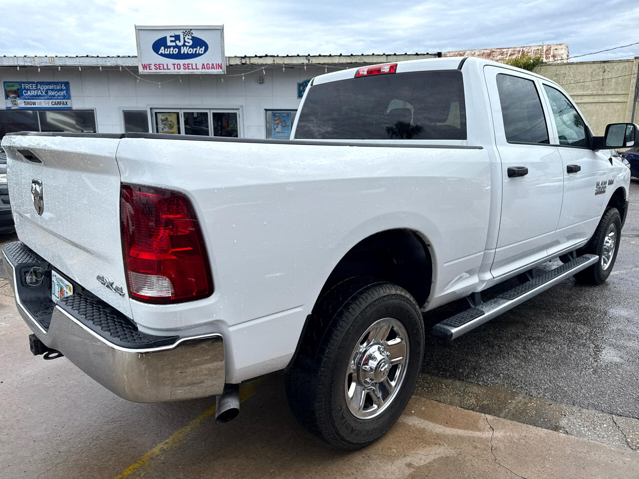 RAM 2500 Tradesman 4x4 Crew Cab 6'4" Box 2018
