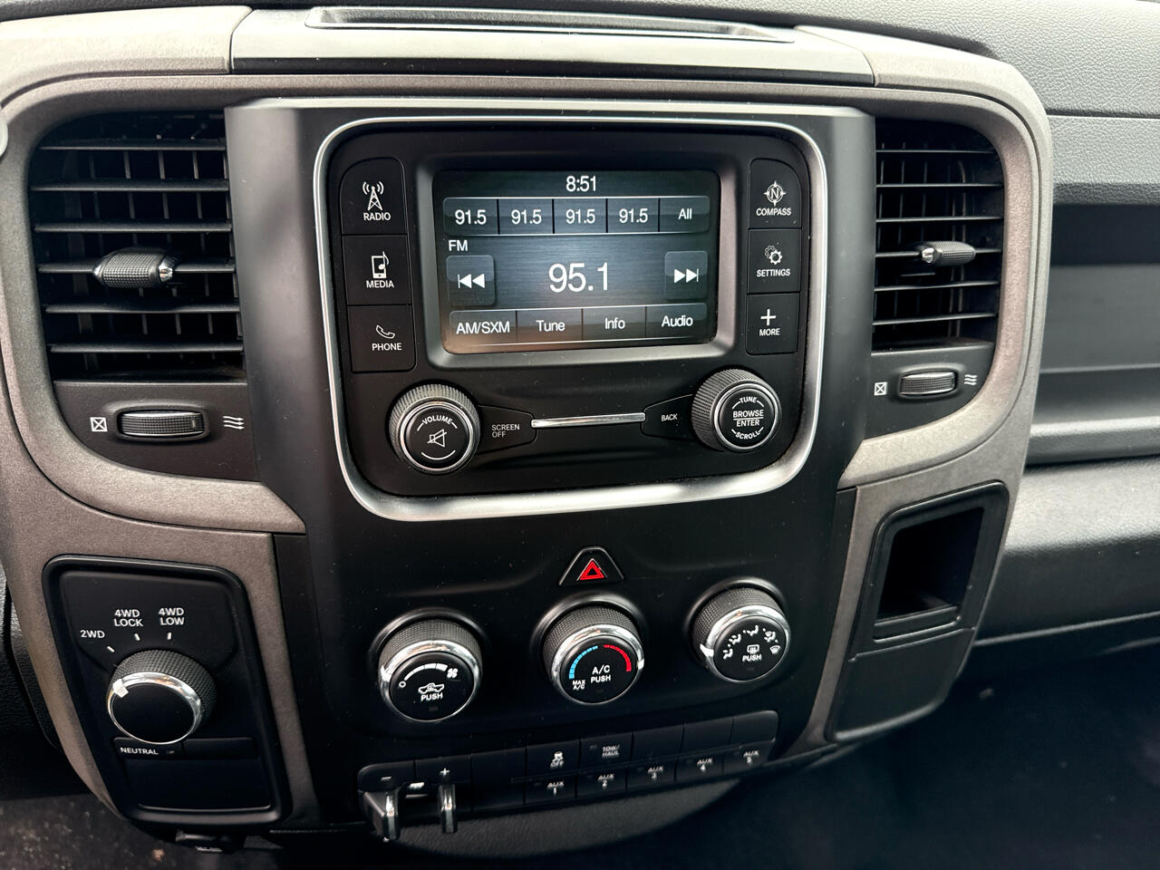 RAM 2500 Tradesman 4x4 Crew Cab 6'4" Box 2018