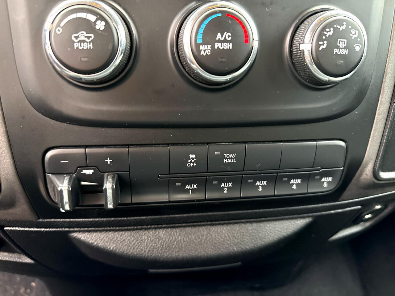 RAM 2500 Tradesman 4x4 Crew Cab 6'4" Box 2018