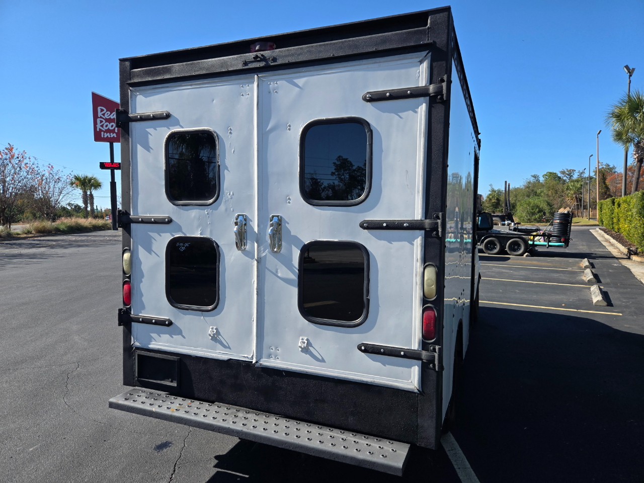 Chevrolet Express Commercial Cutaway  2003