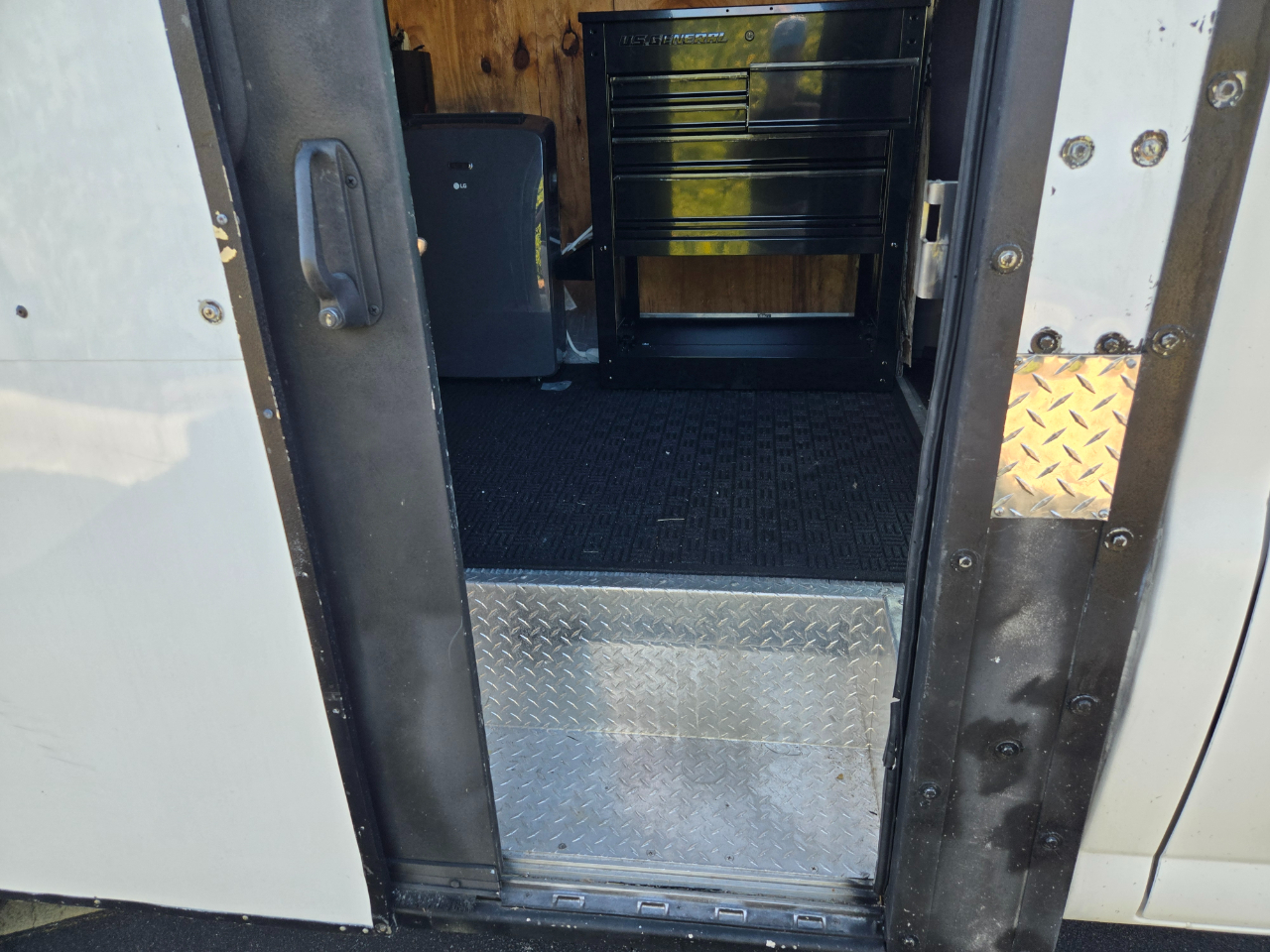 Chevrolet Express Commercial Cutaway  2003