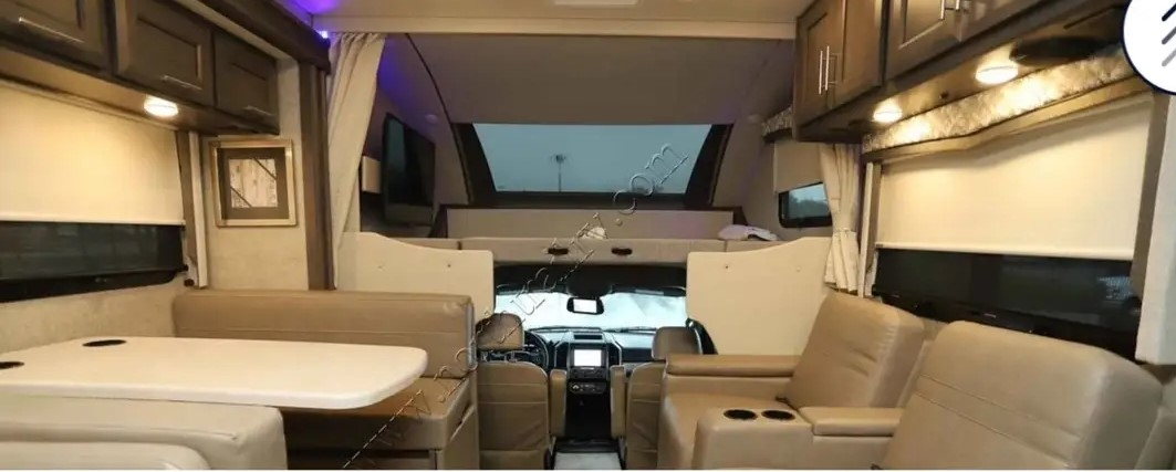 Ford F-600 Super Duty Chassis  2022