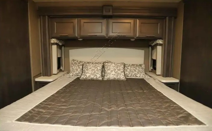 Ford F-600 Super Duty Chassis  2022