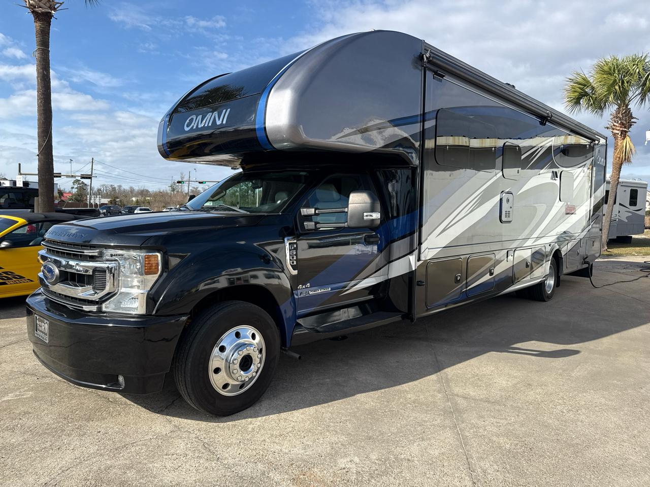 Ford F-600 Super Duty Chassis  2022