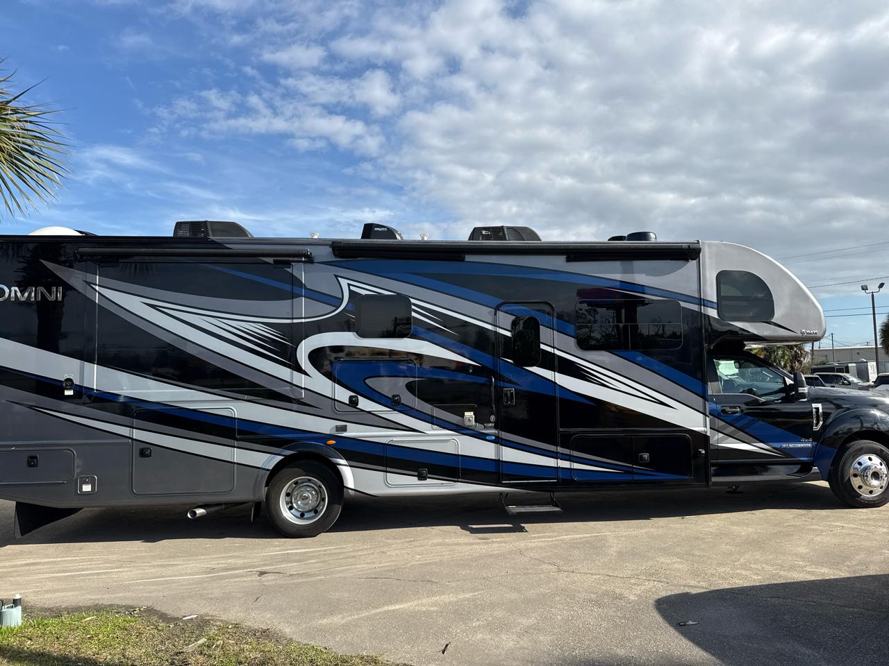 Ford F-600 Super Duty Chassis  2022