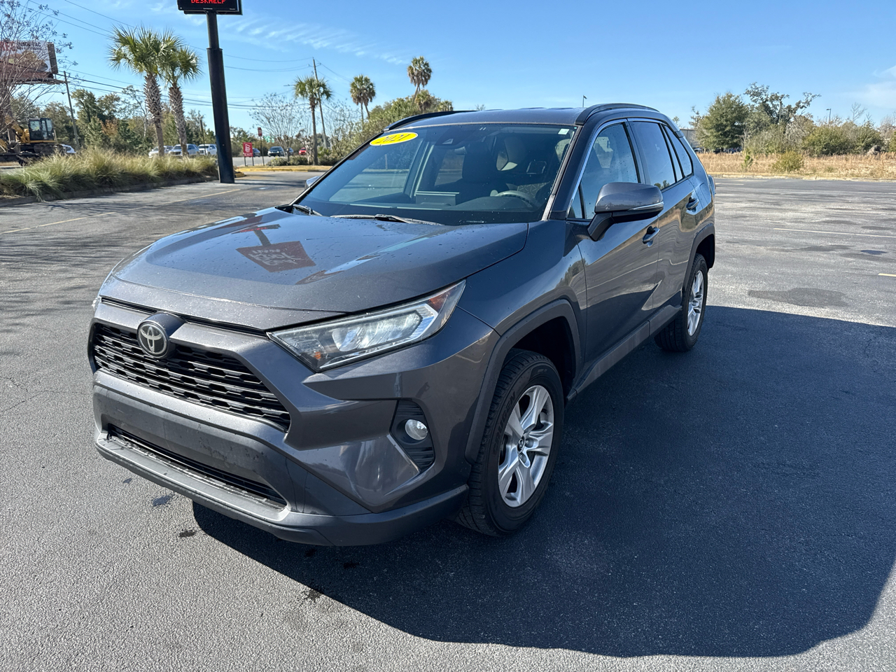 Toyota RAV4 XLE FWD (Natl) 2021