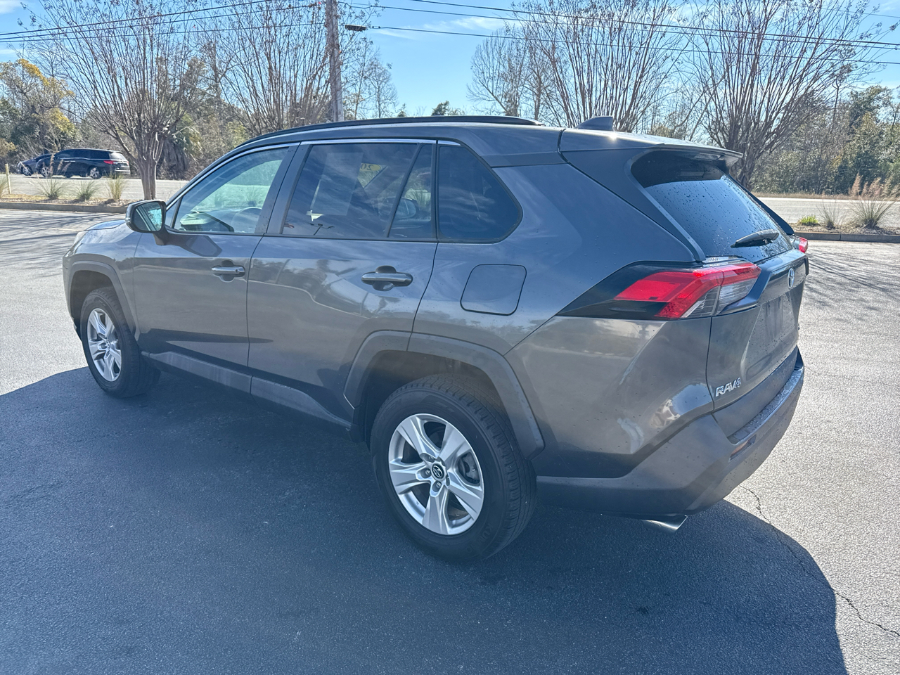 Toyota RAV4 XLE FWD (Natl) 2021