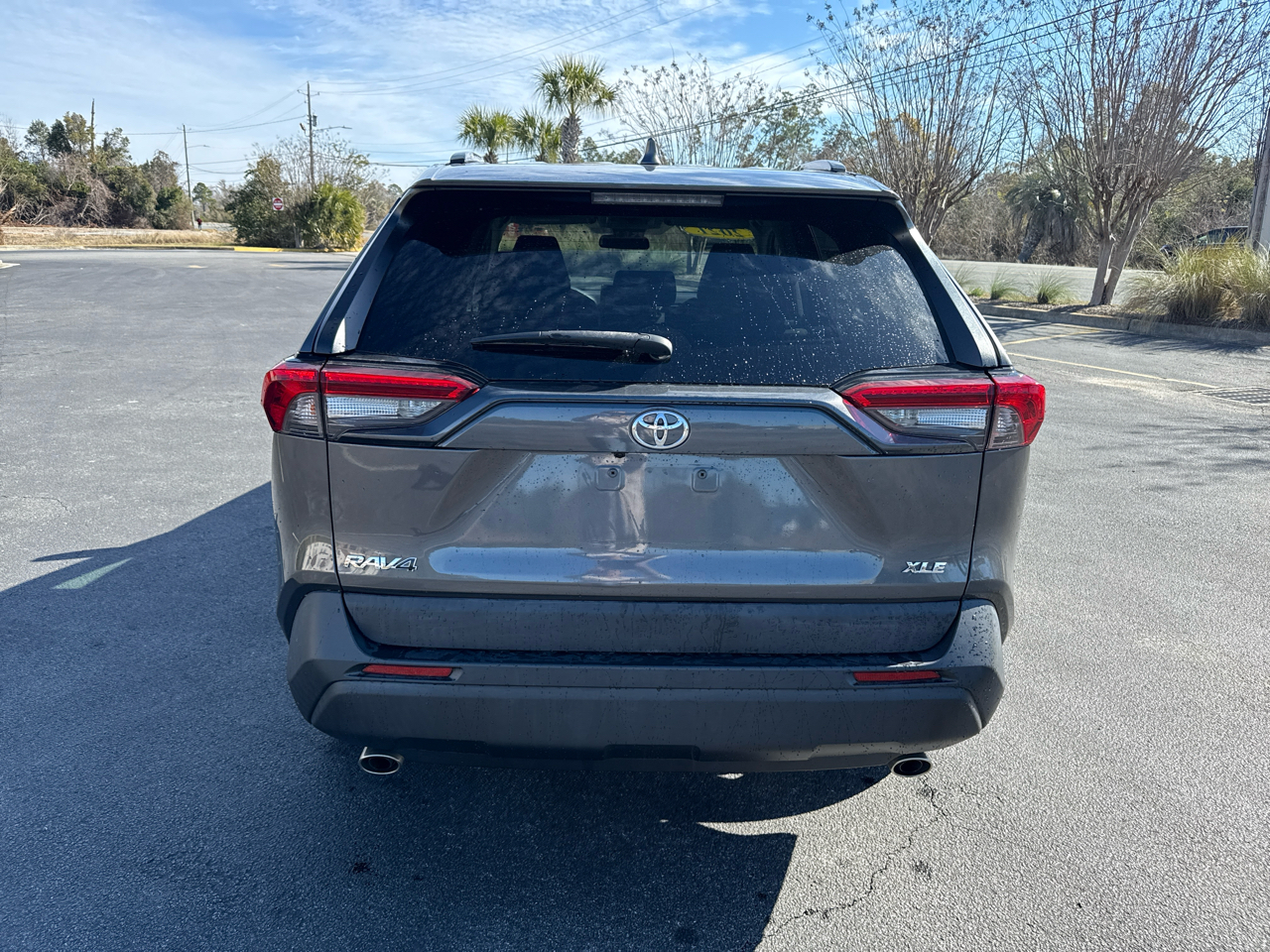 Toyota RAV4 XLE FWD (Natl) 2021