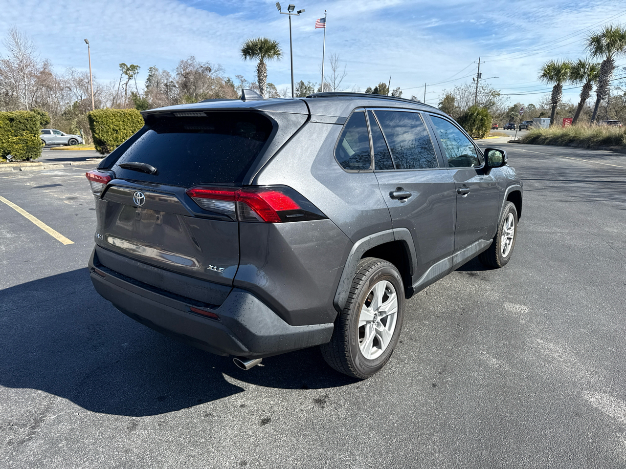 Toyota RAV4 XLE FWD (Natl) 2021