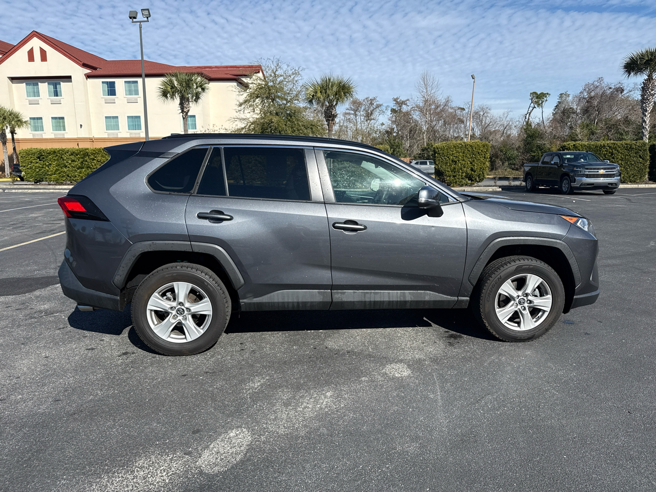 Toyota RAV4 XLE FWD (Natl) 2021