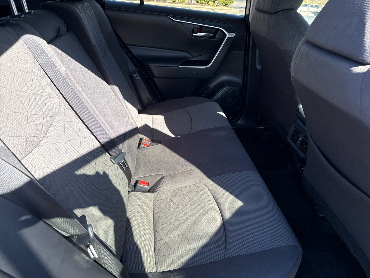 Toyota RAV4 XLE FWD (Natl) 2021