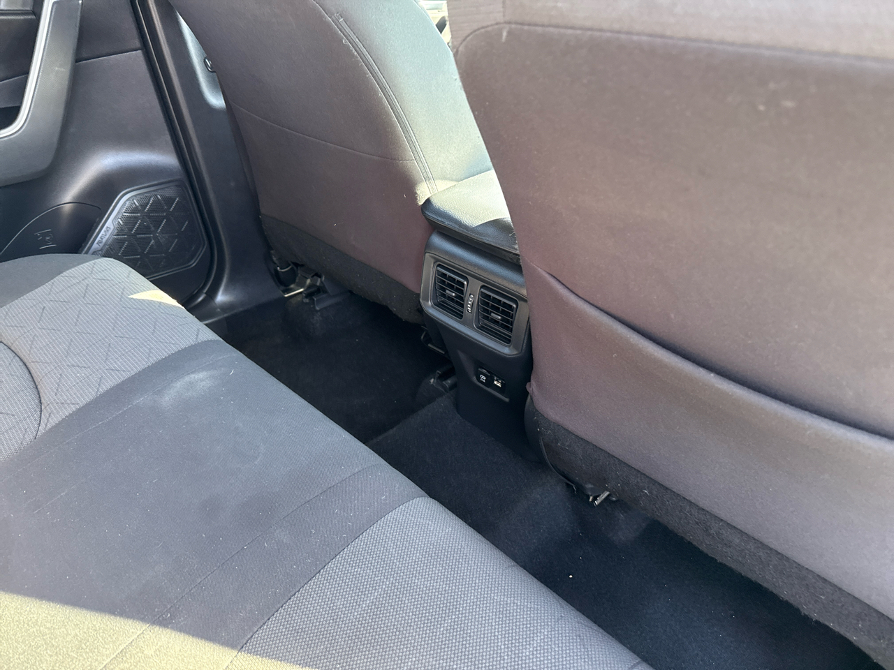 Toyota RAV4 XLE FWD (Natl) 2021