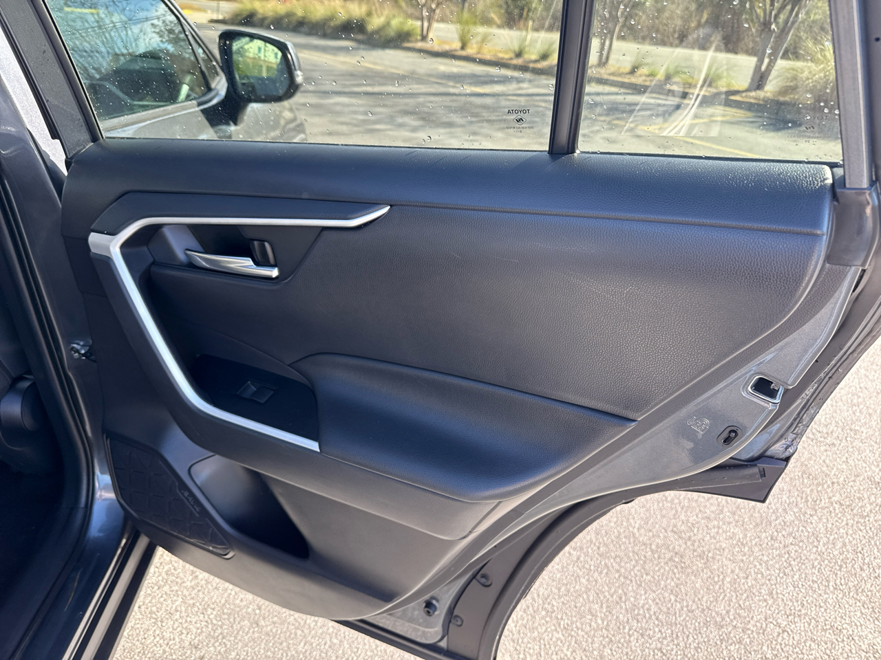 Toyota RAV4 XLE FWD (Natl) 2021