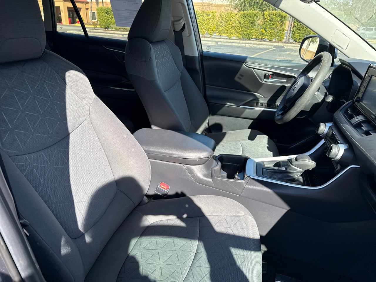 Toyota RAV4 XLE FWD (Natl) 2021