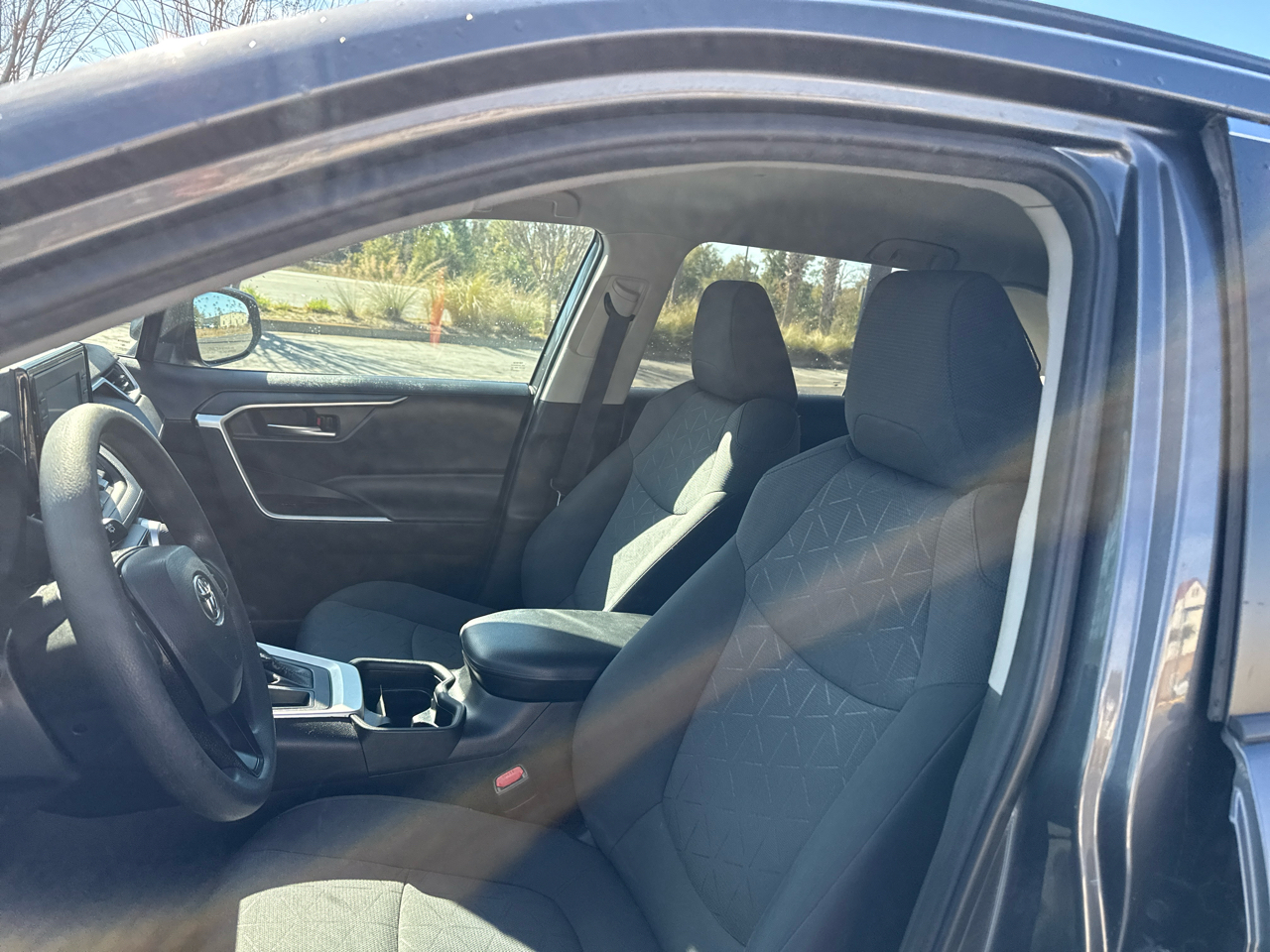 Toyota RAV4 XLE FWD (Natl) 2021