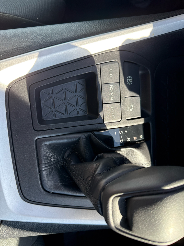 Toyota RAV4 XLE FWD (Natl) 2021