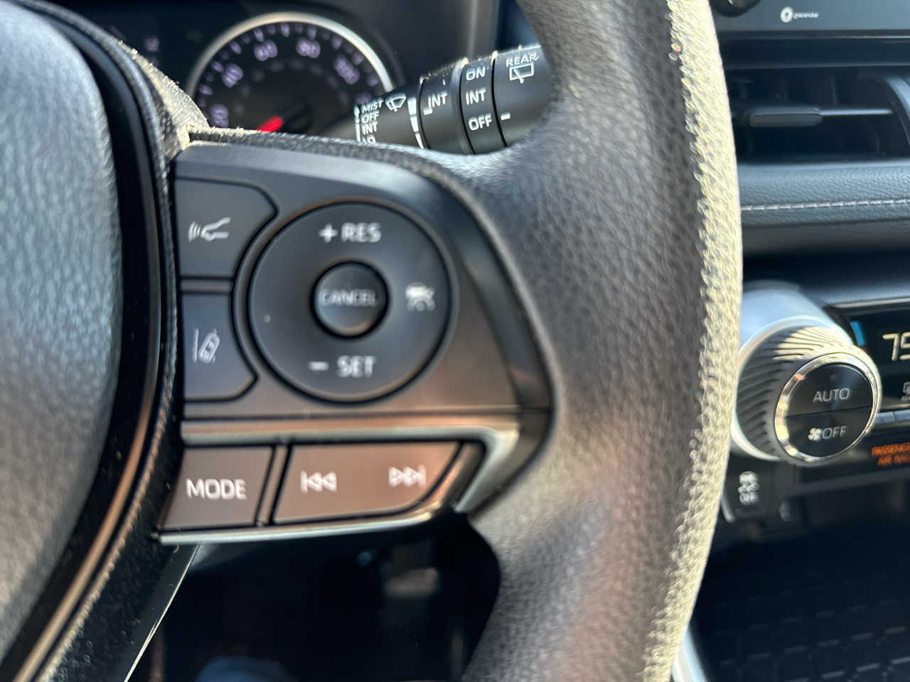 Toyota RAV4 XLE FWD (Natl) 2021