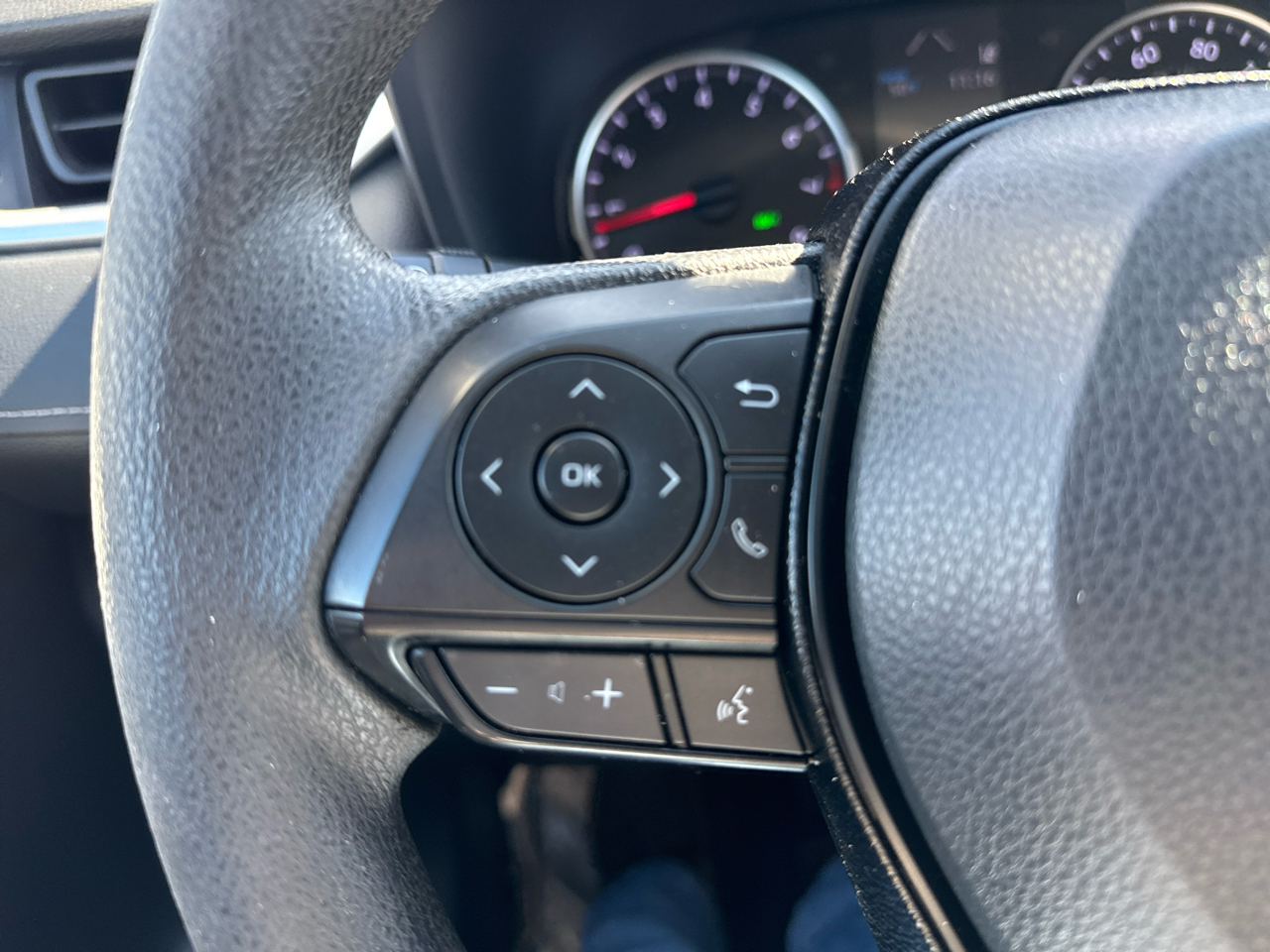 Toyota RAV4 XLE FWD (Natl) 2021