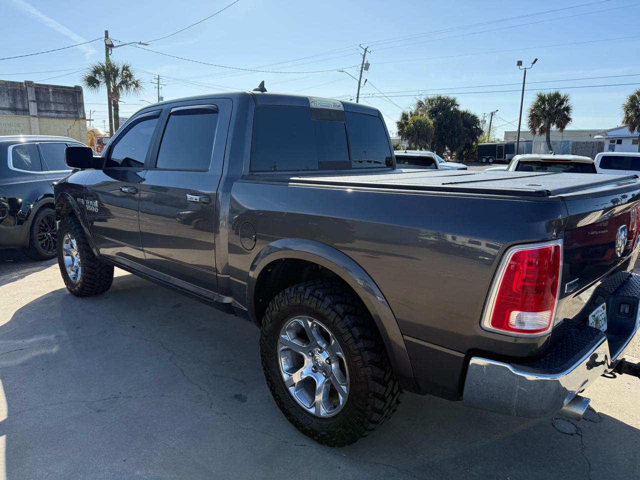 RAM 1500 Laramie 4x4 Crew Cab 5'7" Box 2017
