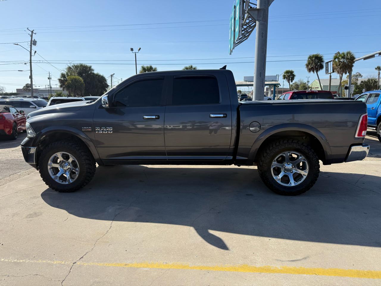 RAM 1500 Laramie 4x4 Crew Cab 5'7" Box 2017