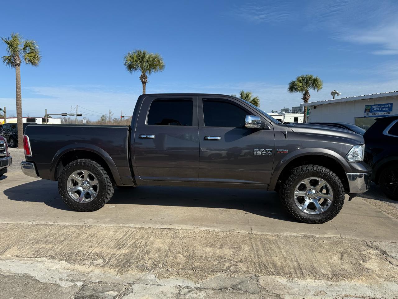 RAM 1500 Laramie 4x4 Crew Cab 5'7" Box 2017