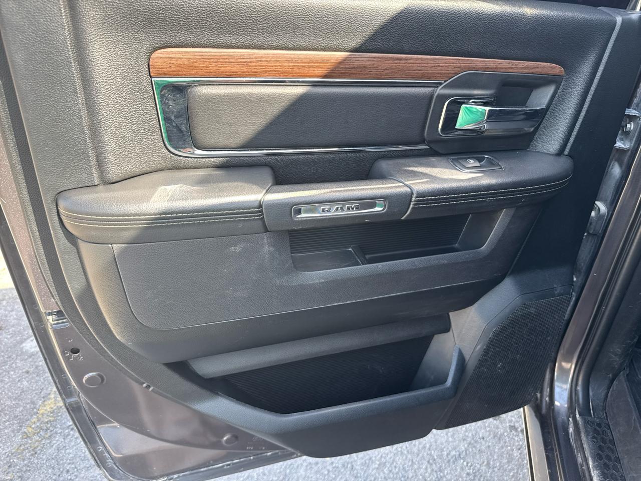 RAM 1500 Laramie 4x4 Crew Cab 5'7" Box 2017