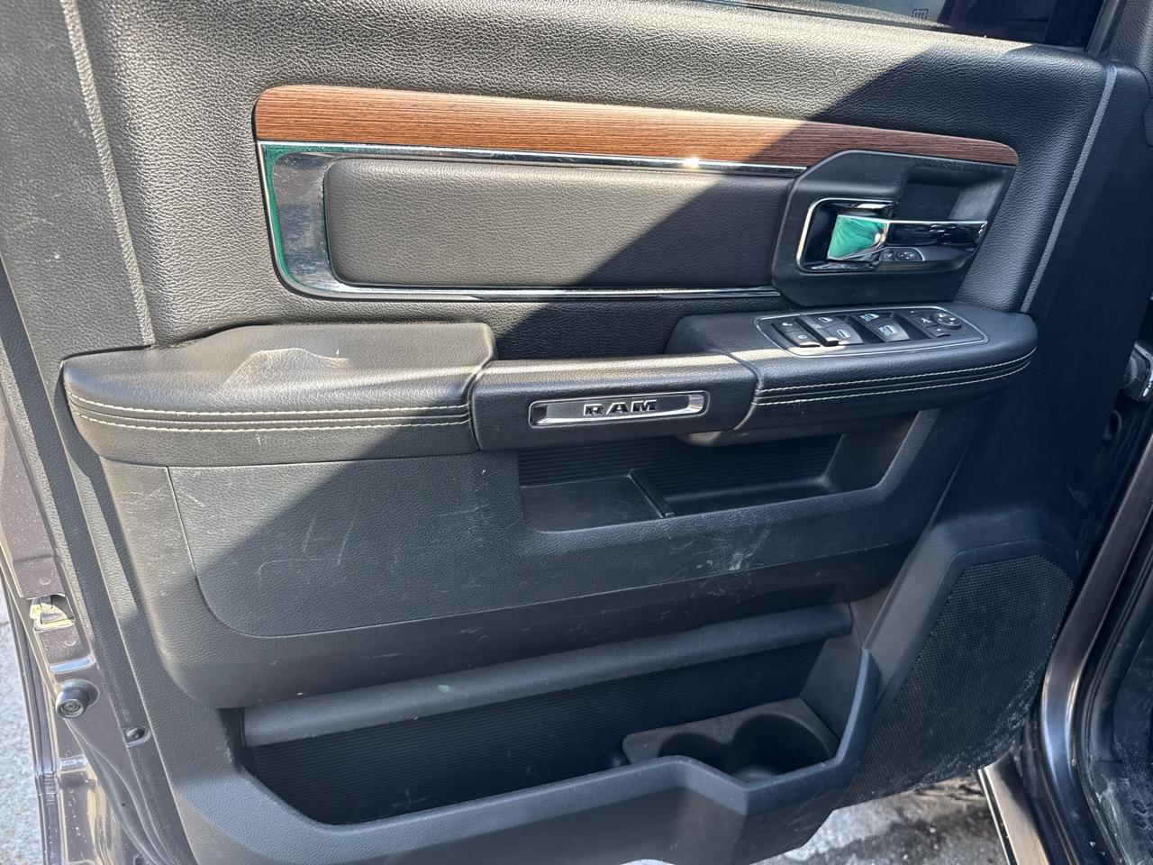 RAM 1500 Laramie 4x4 Crew Cab 5'7" Box 2017