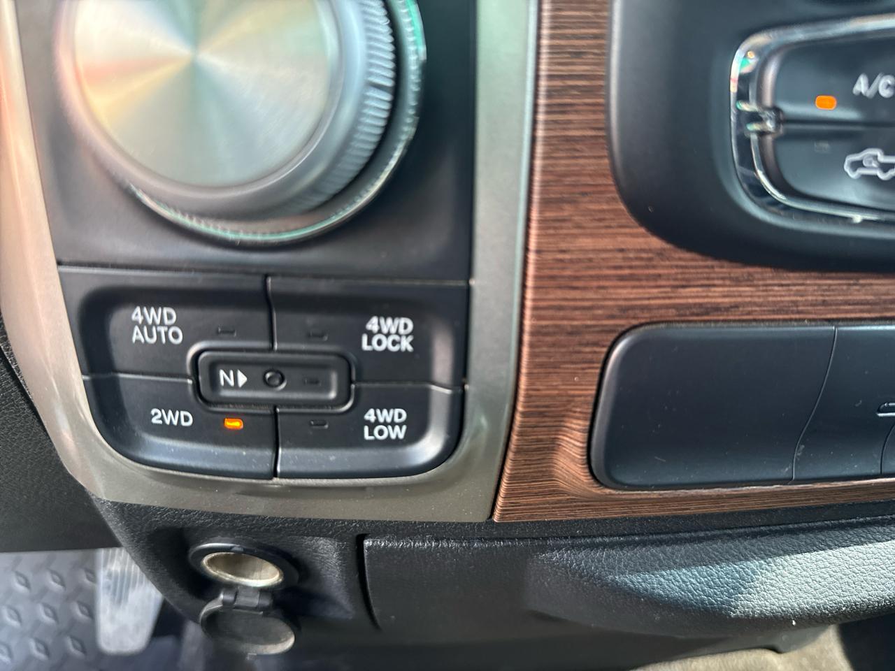 RAM 1500 Laramie 4x4 Crew Cab 5'7" Box 2017