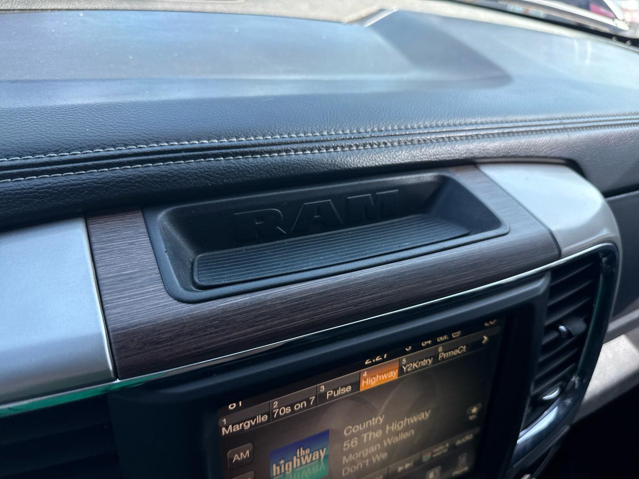 RAM 1500 Laramie 4x4 Crew Cab 5'7" Box 2017