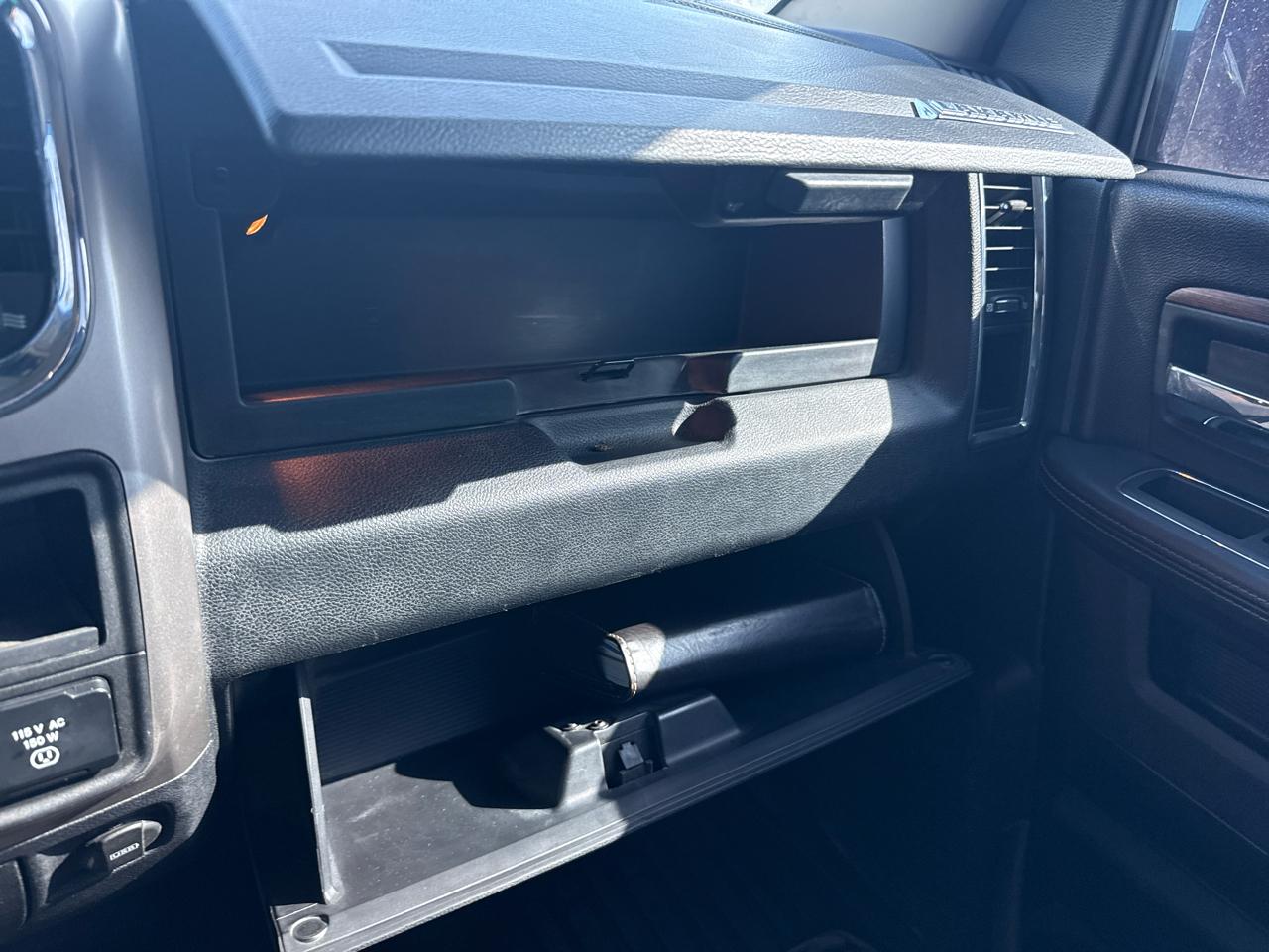 RAM 1500 Laramie 4x4 Crew Cab 5'7" Box 2017