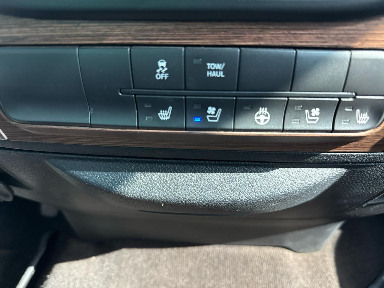 RAM 1500 Laramie 4x4 Crew Cab 5'7" Box 2017