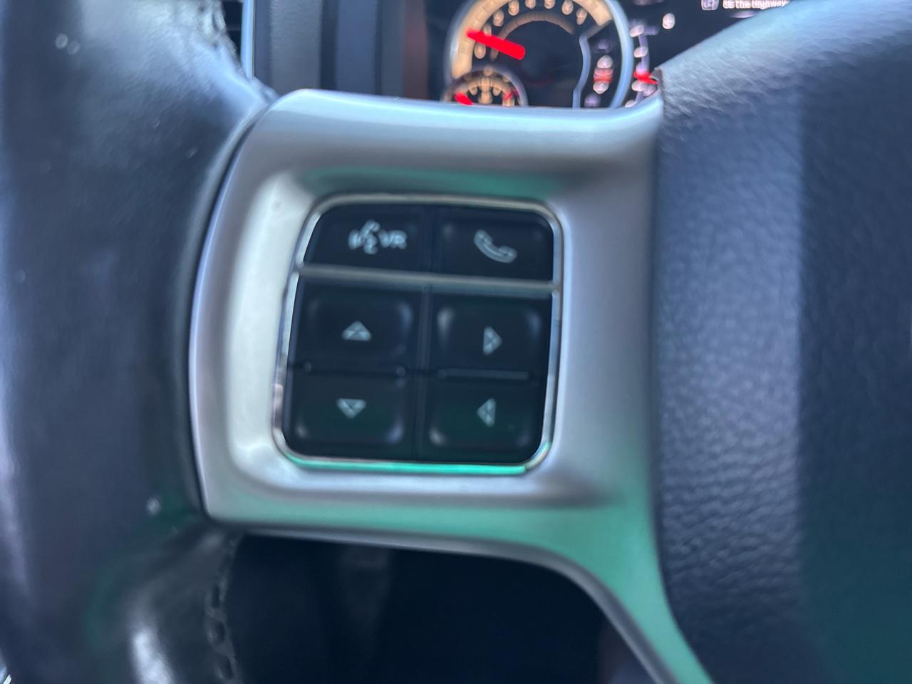 RAM 1500 Laramie 4x4 Crew Cab 5'7" Box 2017