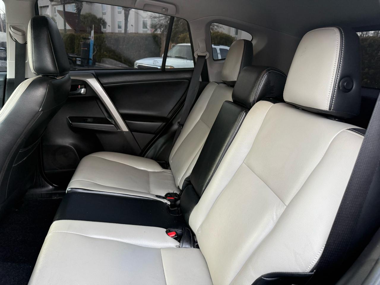 Toyota RAV4 Adventure FWD (Natl) 2018