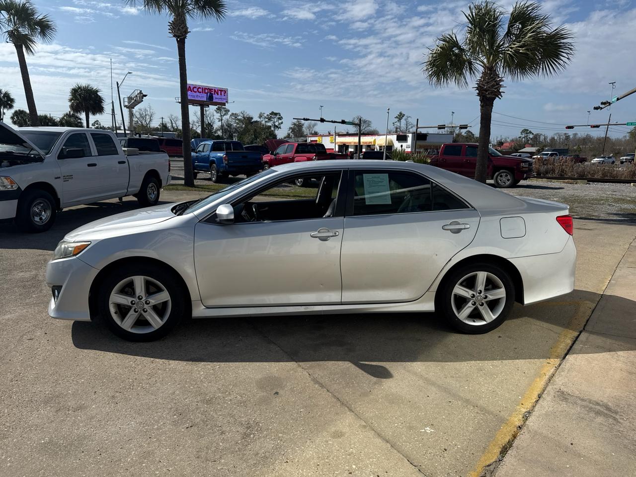 Toyota Camry 4dr Sdn I4 Auto SE (Natl) 2012