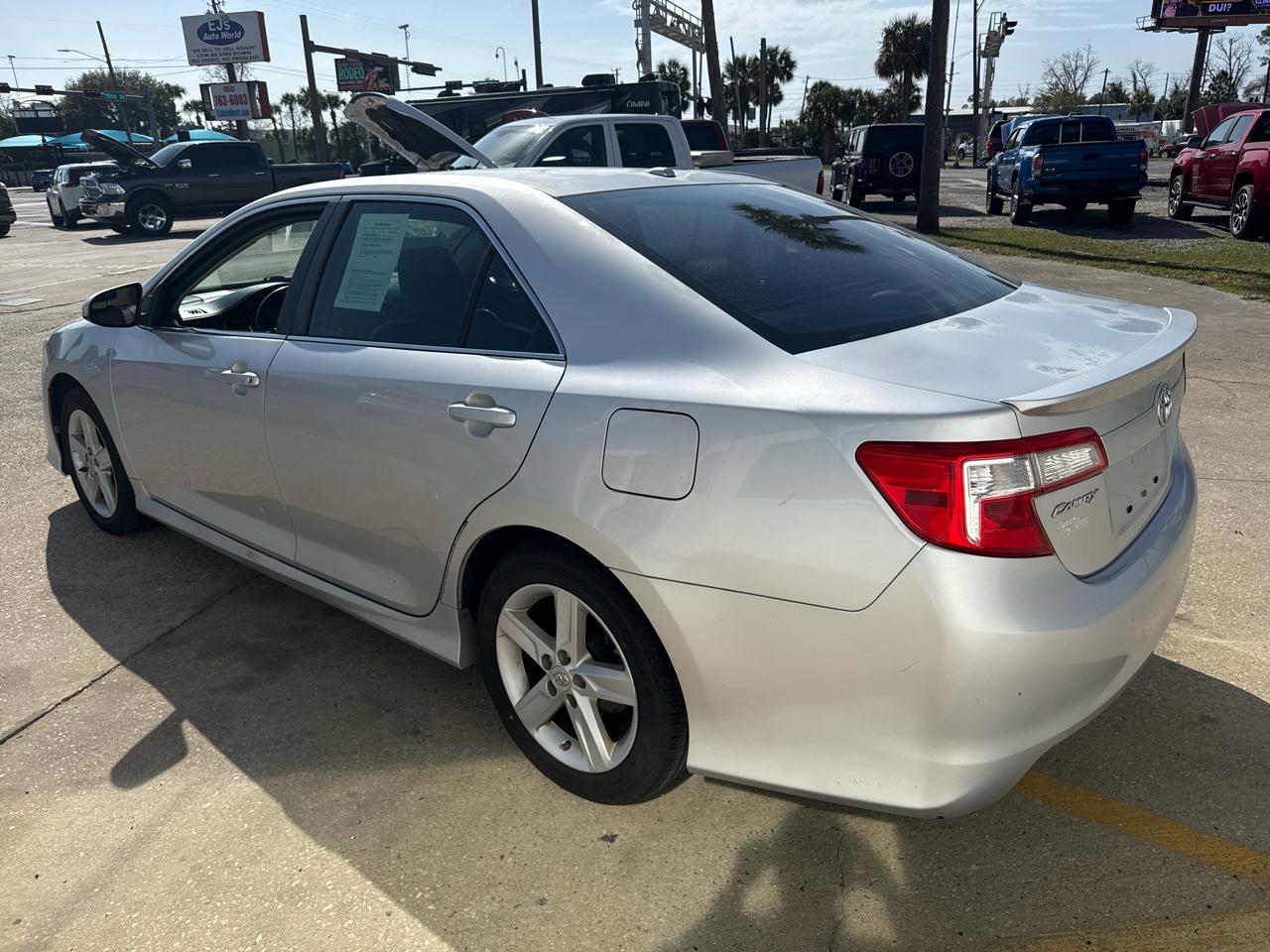 Toyota Camry 4dr Sdn I4 Auto SE (Natl) 2012