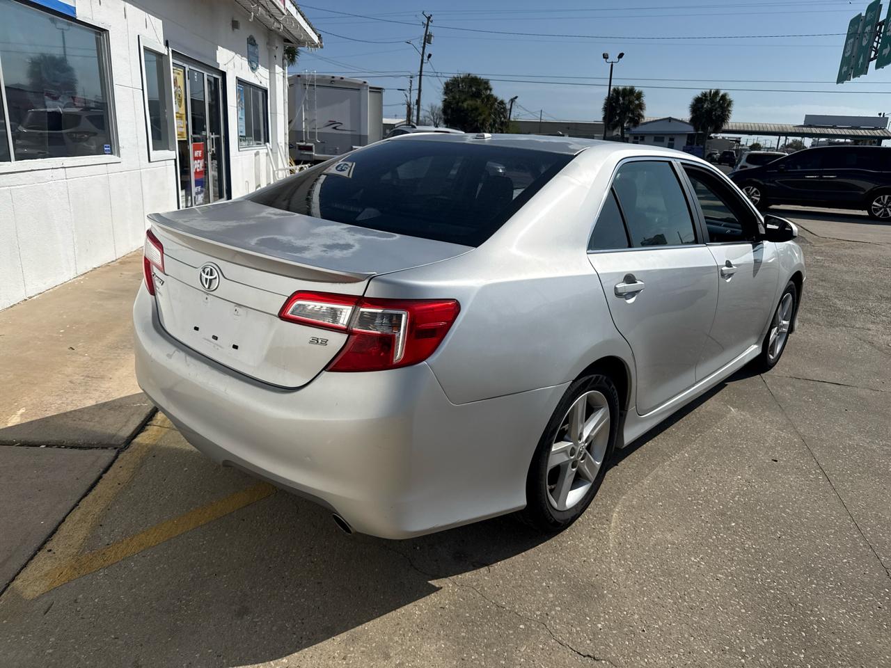 Toyota Camry 4dr Sdn I4 Auto SE (Natl) 2012