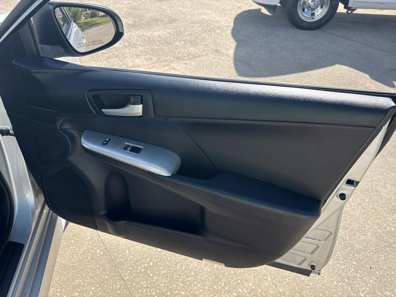 Toyota Camry 4dr Sdn I4 Auto SE (Natl) 2012