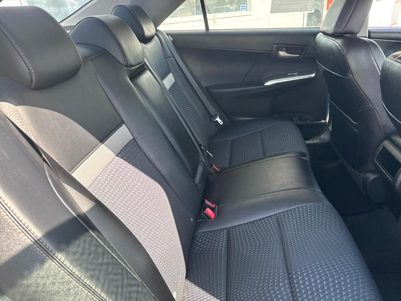 Toyota Camry 4dr Sdn I4 Auto SE (Natl) 2012