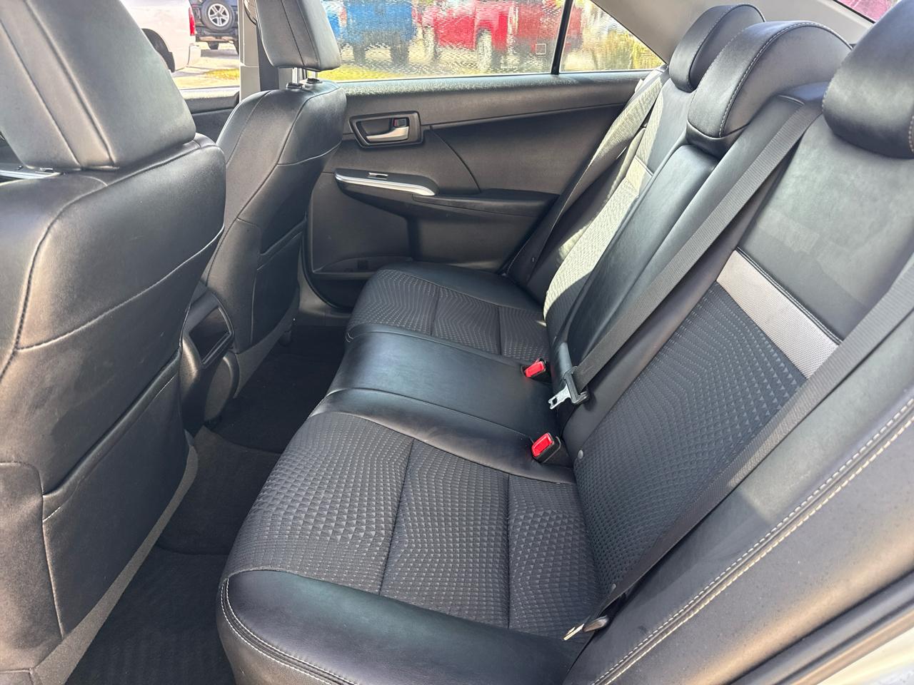 Toyota Camry 4dr Sdn I4 Auto SE (Natl) 2012