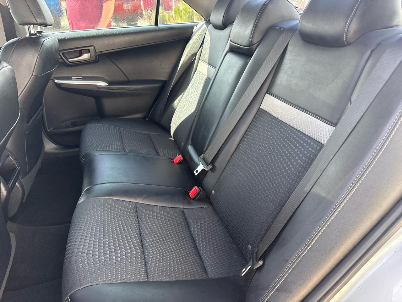 Toyota Camry 4dr Sdn I4 Auto SE (Natl) 2012