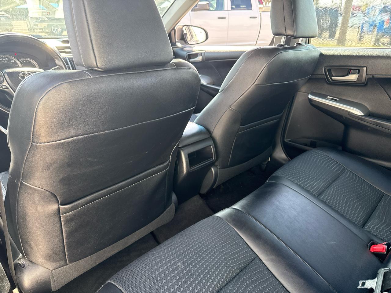 Toyota Camry 4dr Sdn I4 Auto SE (Natl) 2012